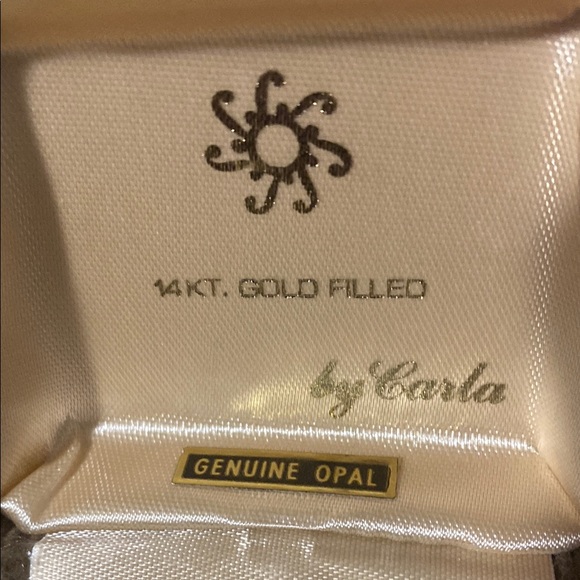 Vintage Gold Necklace with Opal Pendant - Picture 2 of 5